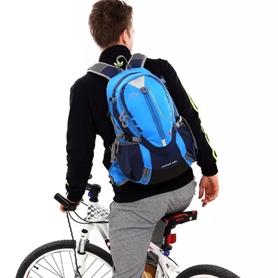 旅行防水ハイキングのバックパックの余暇の山頂は人のために耐久の屋外スポーツを袋に入れるBackpack