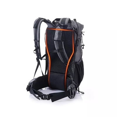 黒いODMの防水ハイキングのバックパック屋外65リットルの登山のバックパック