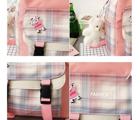 紫色の女性は女子学生のために置かれる一定の防水審美的なバックパックをBackpack