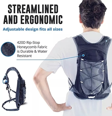 ISO 2Lの防水ハイキングのバックパック0.1kgの軽量の水和のベストの走行の人
