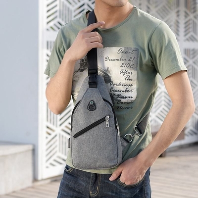 防水Usb充満左舷オックスフォードの生地が付いている多目的Crossbodyの吊り鎖袋